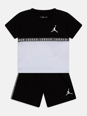 T-shirt z nadrukiem Jordan czarny