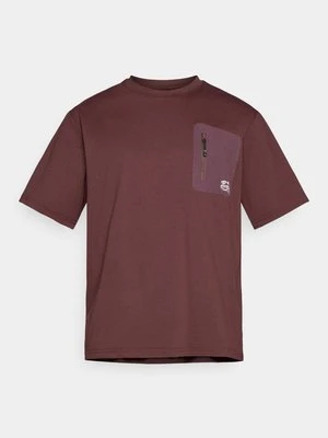 T-shirt z nadrukiem Karma8a