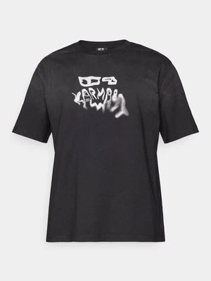 T-shirt z nadrukiem Karma8a