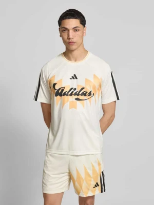 T-shirt z nadrukiem logo i motywem adidas Sportswear