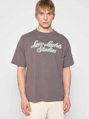 T-shirt z nadrukiem LOW LIGHTS STUDIOS®
