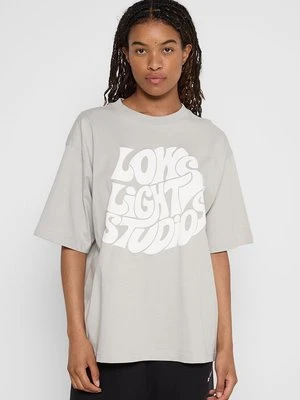 T-shirt z nadrukiem LOW LIGHTS STUDIOS®