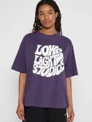 T-shirt z nadrukiem LOW LIGHTS STUDIOS®