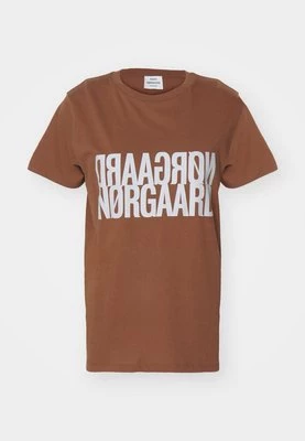 T-shirt z nadrukiem Mads Nørgaard