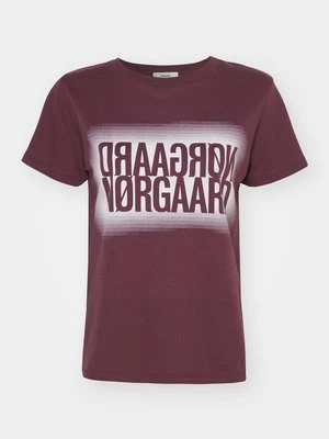T-shirt z nadrukiem Mads Nørgaard