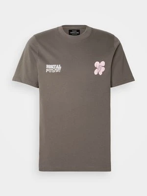 T-shirt z nadrukiem Mads Nørgaard