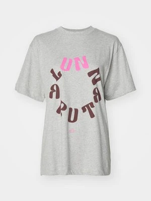 T-shirt z nadrukiem Mads Nørgaard
