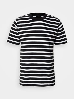 T-shirt z nadrukiem Mads Nørgaard