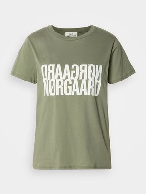 T-shirt z nadrukiem Mads Nørgaard