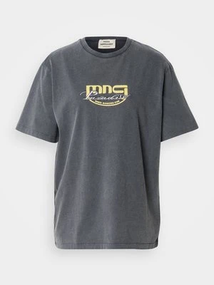 T-shirt z nadrukiem Mads Nørgaard