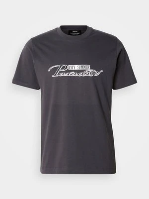 T-shirt z nadrukiem Mads Nørgaard