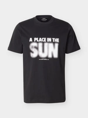T-shirt z nadrukiem Mads Nørgaard