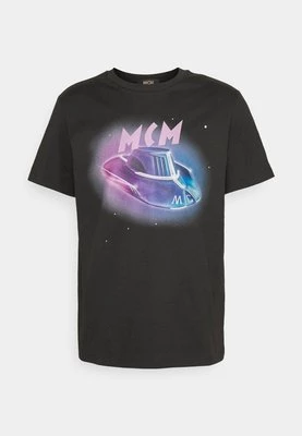 T-shirt z nadrukiem MCM