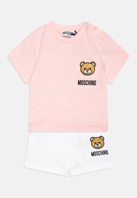 T-shirt z nadrukiem Moschino