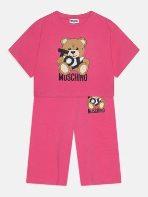 T-shirt z nadrukiem Moschino