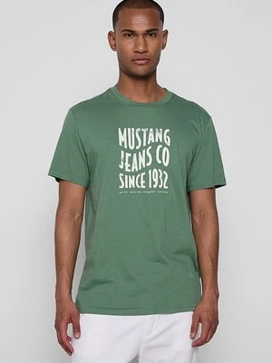 T-shirt z nadrukiem mustang