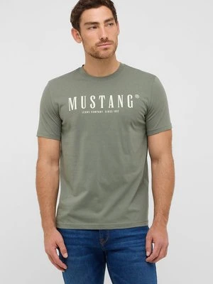 T-shirt z nadrukiem mustang