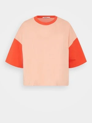 T-shirt z nadrukiem NA-KD