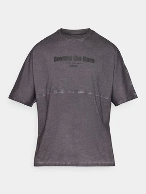 T-shirt z nadrukiem Nebbia
