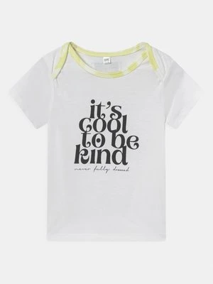 T-shirt z nadrukiem Never Fully Dressed biały