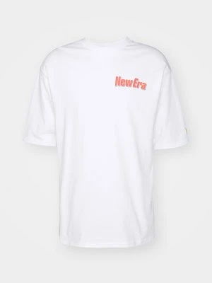 T-shirt z nadrukiem new era