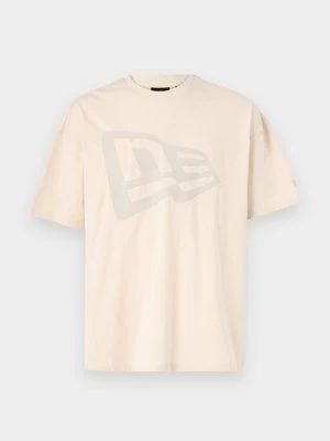 T-shirt z nadrukiem new era