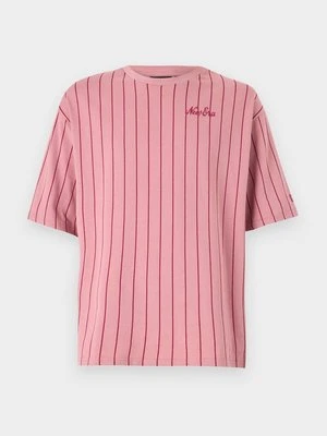 T-shirt z nadrukiem new era