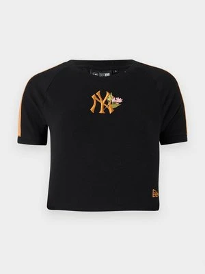 T-shirt z nadrukiem new era