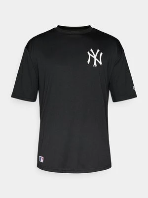 T-shirt z nadrukiem new era