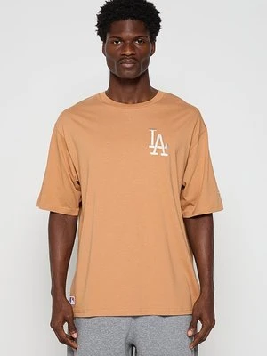 T-shirt z nadrukiem new era