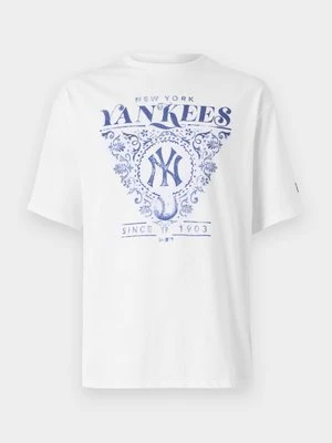 T-shirt z nadrukiem new era