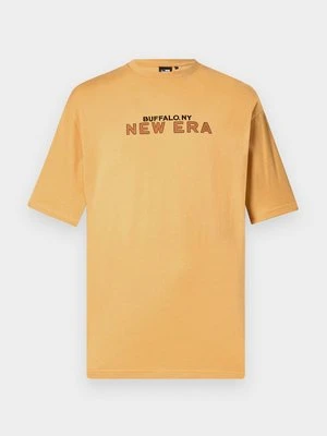 T-shirt z nadrukiem new era