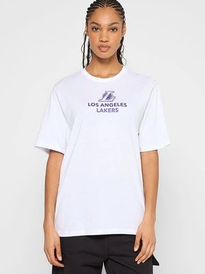 T-shirt z nadrukiem new era