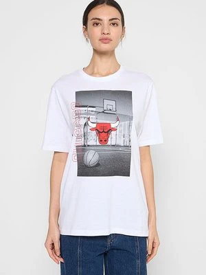 T-shirt z nadrukiem new era