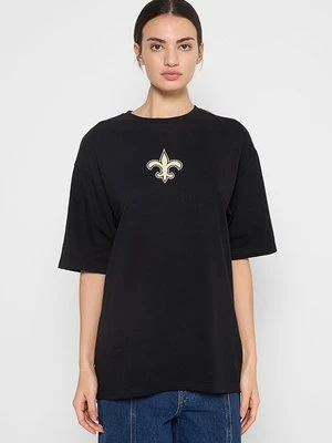 T-shirt z nadrukiem new era