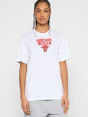 T-shirt z nadrukiem new era