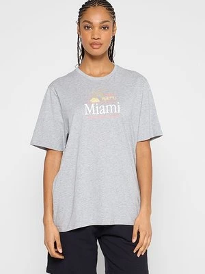 T-shirt z nadrukiem new era