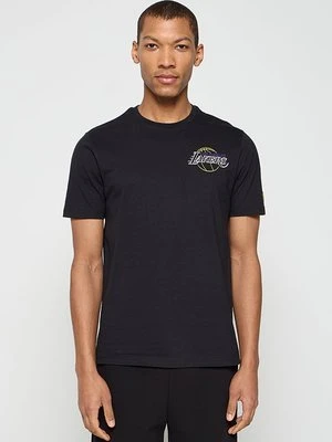 T-shirt z nadrukiem new era