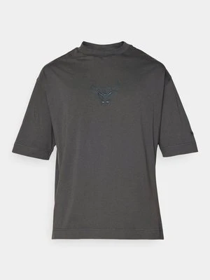 T-shirt z nadrukiem new era