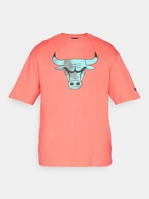 T-shirt z nadrukiem new era