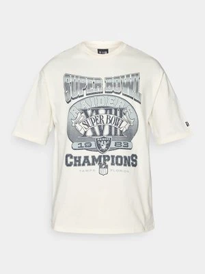 T-shirt z nadrukiem new era