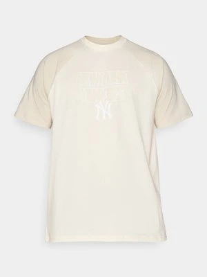 T-shirt z nadrukiem new era