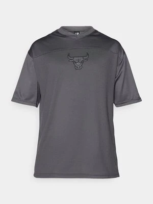 T-shirt z nadrukiem new era