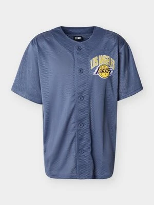 T-shirt z nadrukiem new era