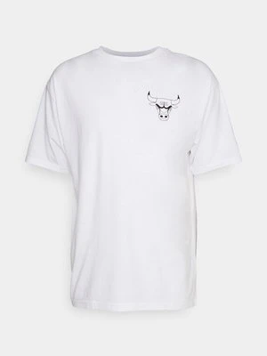 T-shirt z nadrukiem new era