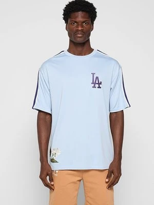 T-shirt z nadrukiem new era