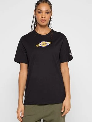 T-shirt z nadrukiem new era