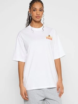 T-shirt z nadrukiem new era