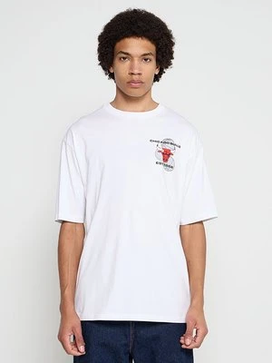 T-shirt z nadrukiem New Era biały
