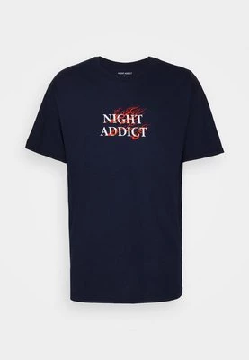 T-shirt z nadrukiem Night Addict